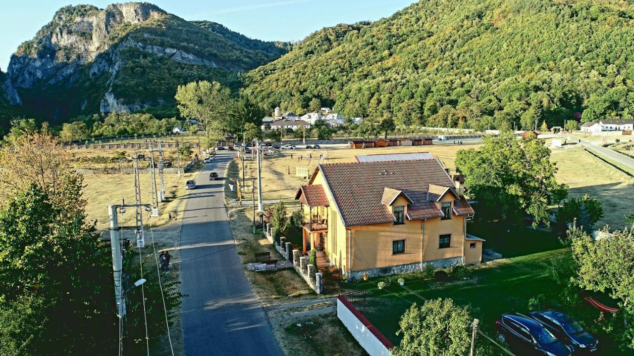 Pensiunea Miraj Polovragi Exterior photo