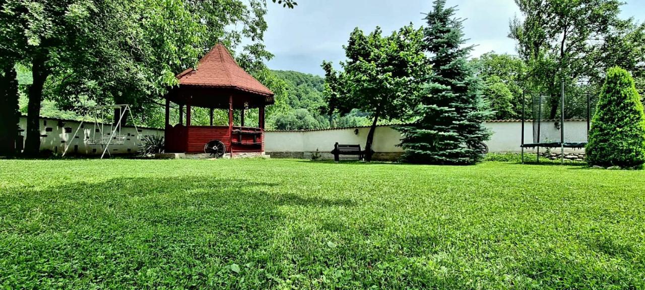 Pensiunea Miraj Polovragi Exterior photo